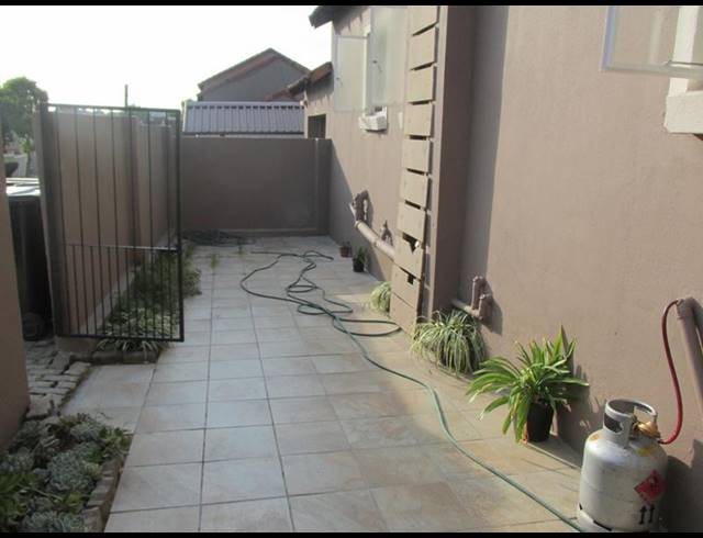 3 BEDROOM TOWNHOUSE FOR SALE IN VORNA VALLEY